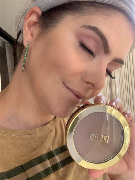 milani silky matte bronzing powder.